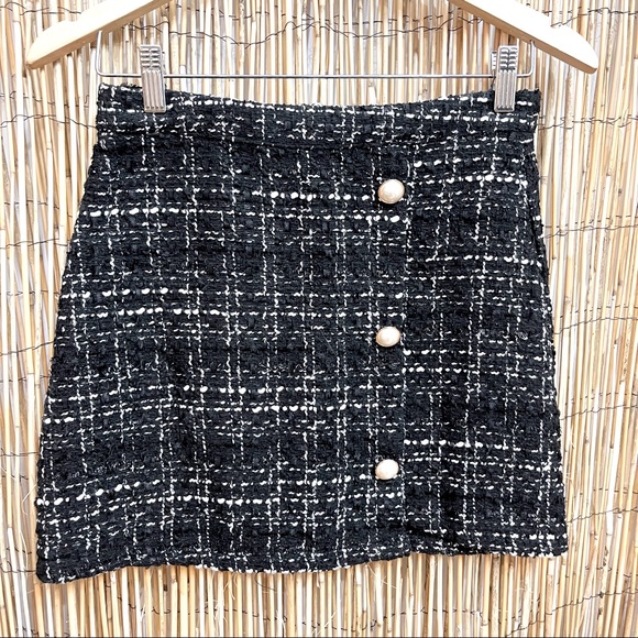 Dresses & Skirts - NWOT Black & White Tweed Mini Skirt
